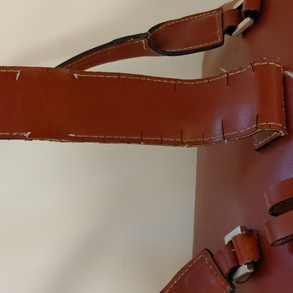 Elegant Burgundy Leather Handbag - Picture 8 of 13